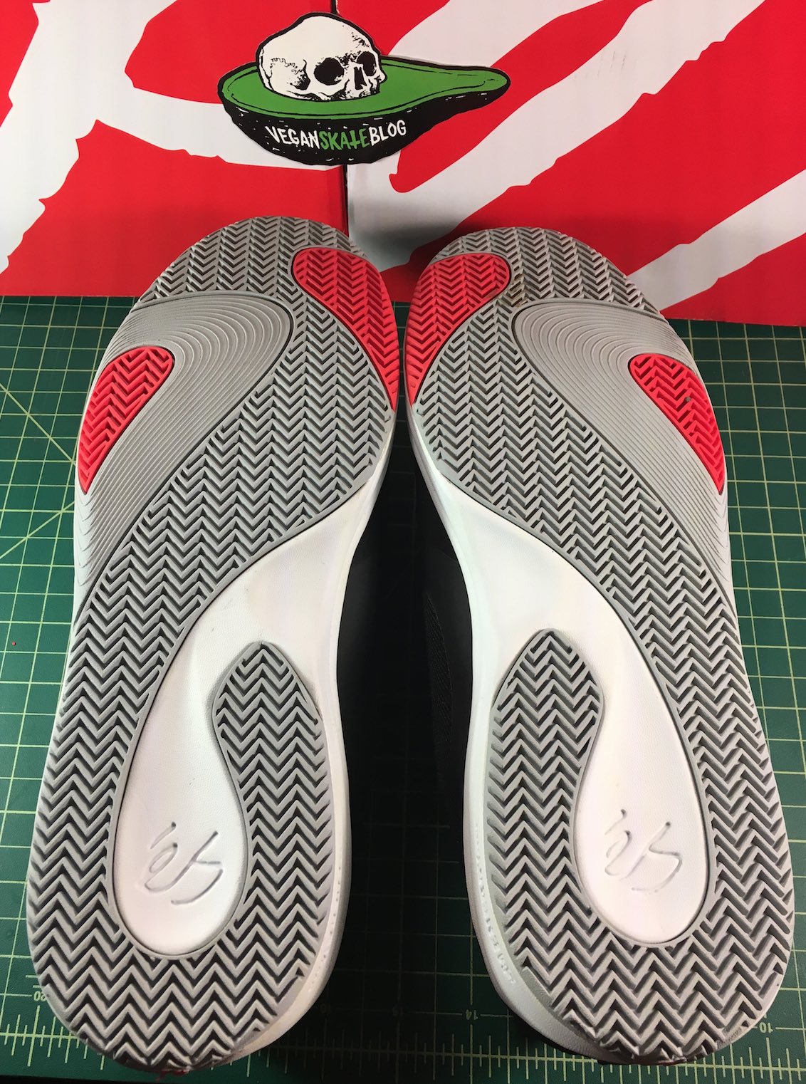 éS Sesla Vegan Skateboard Shoe Synthetic-suede, no animals harmed, animal friendly, vegan vegetarian faux-suede, micro-suede